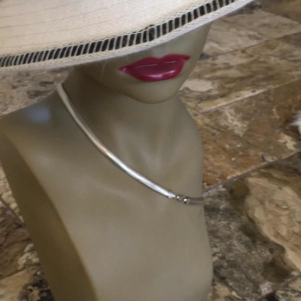 Ladies necklace